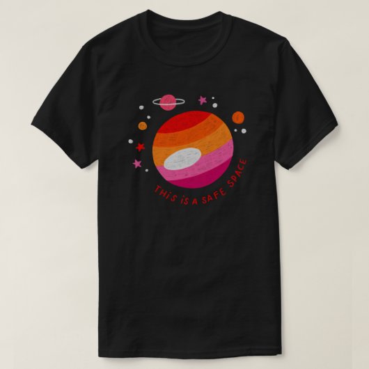 Dit is een "Safe Space" T-shirt – Cosmic Comfort E (Design voorkant)