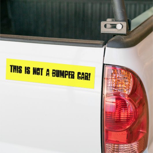 "Dit is geen bumperauto!" Bumpersticker (Op Truck)