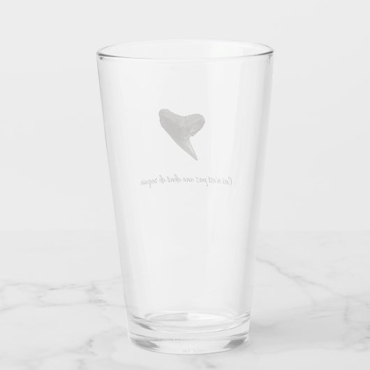 Dit is geen haaientand. glas (Achterkant)