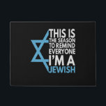 Dit is het seizoen om iedereen eraan te herinneren deurmat<br><div class="desc">chanukah,  menorah,  hanukkah,  dreidel,  jewish,  Chrismukkah,  vakantie,  horah,  kerstmis,  sufganiyot</div>