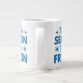 Dit is het seizoen om te bevriezen - Winter Fun Grote Koffiekop (Achterkant)