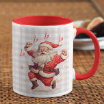 Dit is het seizoen Santa Christmas gepersonaliseer Mok<br><div class="desc">'Tis The Season Santa Christmas Personalized Name Holiday Coffee Mok bevat de tekst "'Tis the season to be jolly" in de hedendaagse rode kalligrafie met uw persoonlijke naam op een plaid achtergrond met een vrolijke kerstman. Perfect voor kerstcadeaus,  kerstfeesten en vakantiefeesten,  verjaardagen en meer. Creëer door Evco Studio www.zazzle.com/store/evcostudio</div>