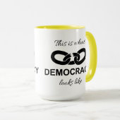 Dit is hoe democratie eruitziet mok (Voorkant rechts)