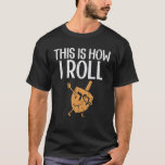 Dit is hoe ik Dreidel Hannukah Chanuk kan afrollen T-shirt<br><div class="desc">Dit is hoe ik Dreidel T-Shirt als een cadeau van 2020 Hanukkah voor je joodse vriend of familielid kan rollen. Draai je droom acht nachten door met deze lelijke Chanokah Joodse kerstman Pajama Hebrew Outfit en heb een gelukkige Hannukah!</div>