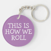 DIT IS HOE WE RV Motorhome Camping CUSTOM ROLLEN Sleutelhanger (Achterkant)