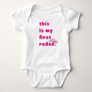 Dit is mijn eerste rodeo in het roze romper