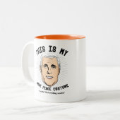 Dit is mijn Mike Pence Costume - ik kon geen Tweekleurige Koffiemok (Voorkant links)