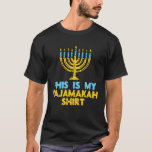 Dit is mijn Pajamakah Menorah Hanukkah Pajamas Cha T-shirt<br><div class="desc">Pak dit grappige dit is mijn Pajamakah Shirt T-Shirt als een cadeautje voor je joodse vriend of familielid! Draai je droomtje rond met deze Chanokah-pyjama Jew Kerstmis PJ's Hebreeuwse kleding voor mannen,  vrouwen,  kinderen,  meisjes,  jongens en een gelukkige Hannukah</div>