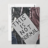 Dit is niet normaal briefkaart (Voorkant / Achterkant)