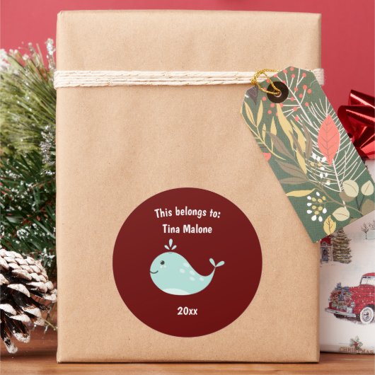 Dit is van Back to School Whale Maroon Ronde Sticker (Feestdagen)