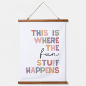 Dit is waar de leuke dingen gebeuren hangend wandkleed (Voorkant)