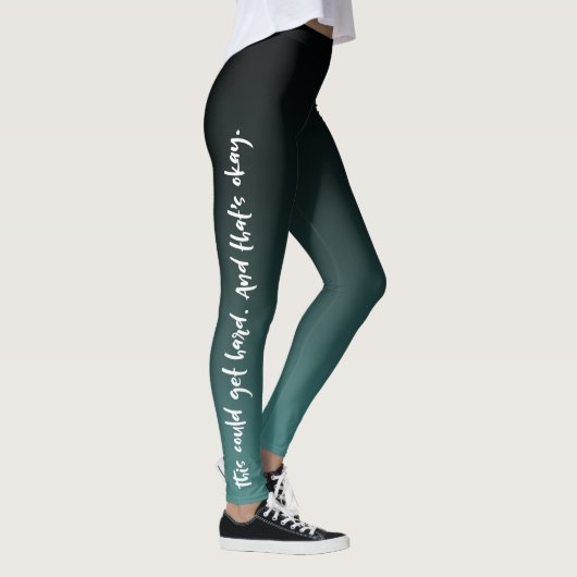 "Dit kan moeilijk worden. En dat is oké." Typograf Leggings (Rechts)