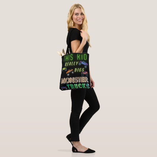 Dit Kind scoort echt Monster Trucks Tote Bag (Op model)