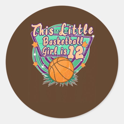 Dit kleine basketbalmeisje is 12 jaar verjaardag l ronde sticker (Voorkant)