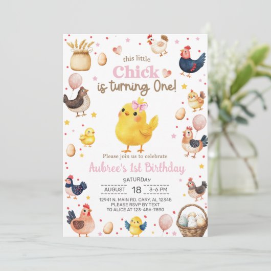 Dit kleine kuiken is het draaien van een meisje 1e kaart (Staand voorkant)