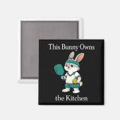 Dit konijn is de baas in de keuken, grappige pickl magneet (Voorkant / Achterkant)