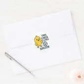 Dit kuiken houdt van voetbal ronde sticker (Envelop)