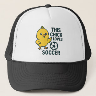 Dit kuiken houdt van voetbal trucker pet