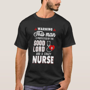 Dit Man wordt beschermd door de heer Good Lord en T-shirt