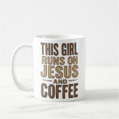 Dit meisje draait op Jesus en Coffee Christelijk T Koffiemok (Links)