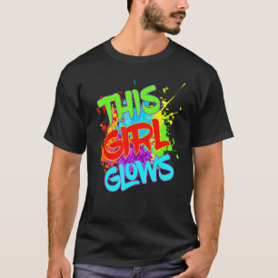 Dit meisje gloeit kleurrijk Kinder van de geboorte T-shirt