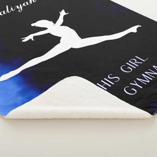 Dit meisje houdt van Gymnastiek zwart, blauw, wit Sherpa Deken (3/4)