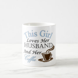 Dit meisje houdt van haar man en haar koffie koffiemok