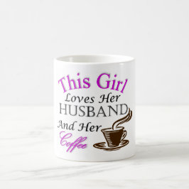 Dit meisje houdt van haar man en haar koffie koffiemok