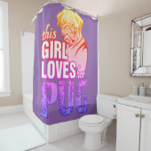 Dit meisje houdt van haar pug douchegordijn (In situ)