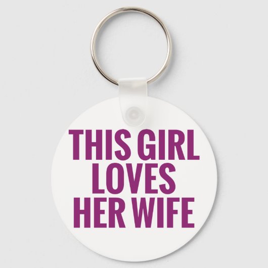 Dit meisje houdt van haar vrouw sleutelhanger (Voorkant)