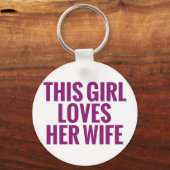 Dit meisje houdt van haar vrouw sleutelhanger (Voorkant)