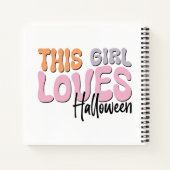 Dit meisje houdt van Halloween Notitieboek (Achterkant)