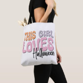 Dit meisje houdt van Halloween Tote Bag (Dichtbij)