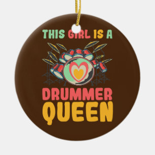 Dit meisje is een drummer koningin keramisch ornament