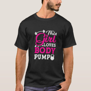 Dit meisje is gek op het gewicht van de pomp. t-shirt