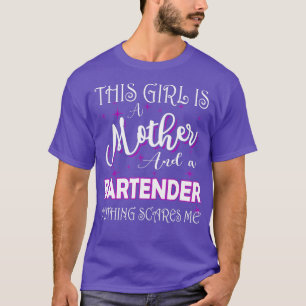 Dit meisje is moeder en barman... niets scar t-shirt