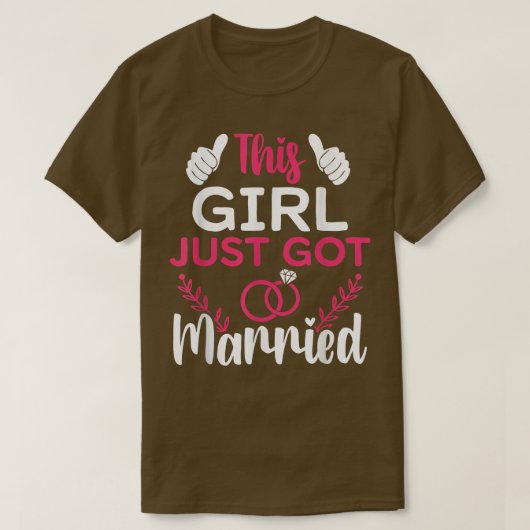 Dit meisje is net getrouwd, net getrouwd met Bride T-shirt (Design voorkant)