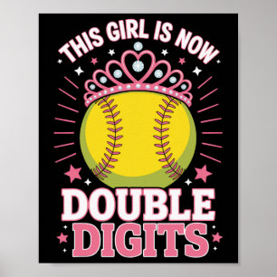 Dit meisje is nu 10 dubbele cijfers Softll-kampioe Poster