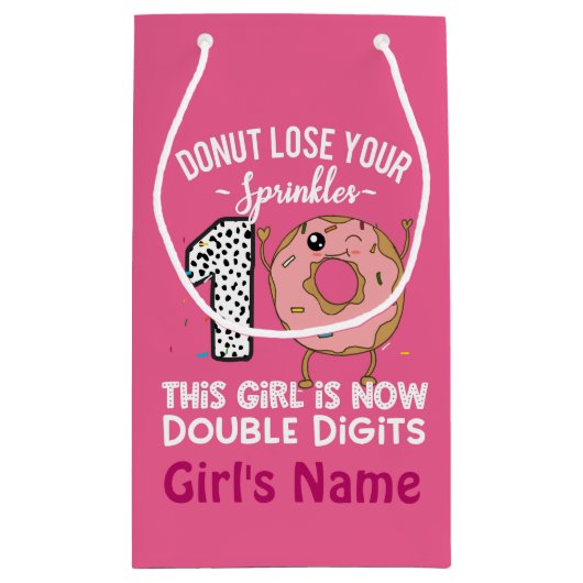 Dit meisje is nu 10e verjaardag donut met twee cij klein cadeauzakje (Achterkant)