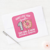 Dit meisje is nu 10e verjaardag donut met twee cij vierkante sticker (Envelop)
