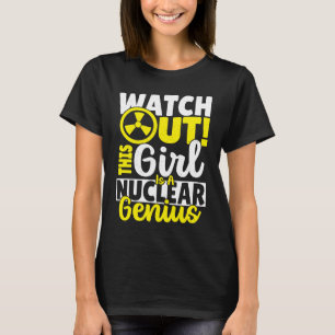Dit meisje is nucleair genius t-shirt