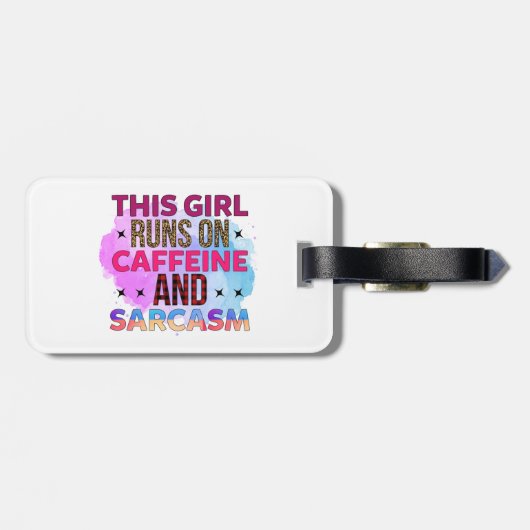 Dit meisje loopt op cafeïne en sarcasme bagagelabel (Achterkant horizontaal)