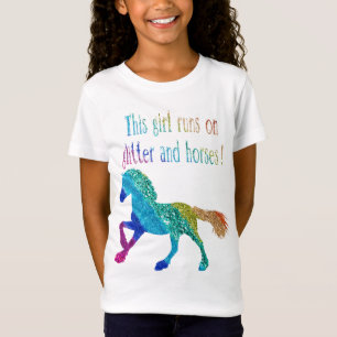 Dit meisje loopt op Glitter en Paarden T-shirt