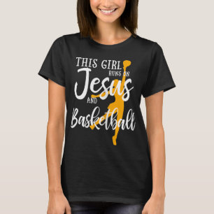 Dit meisje loopt op Jezus en Basketball Christelij T-shirt
