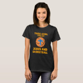 Dit meisje loopt op Jezus en Basketball T-shirt (Voorkant volledig)