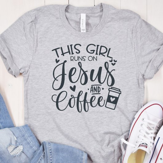 Dit meisje loopt op Jezus en koffie Christelijk T-shirt