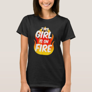 Dit meisje staat in brand, dame vrouw kracht gaat t-shirt