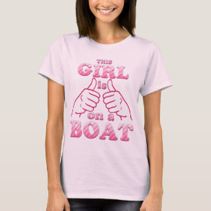 Dit meisje staat op een BOAT T-shirt