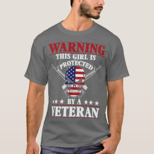 Dit meisje wordt beschermd door een veteraan t-shirt