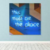 Dit moet de plaats zijn waar NEON Sign Funny Canvas Afdruk (Insitu (Houten vloer))